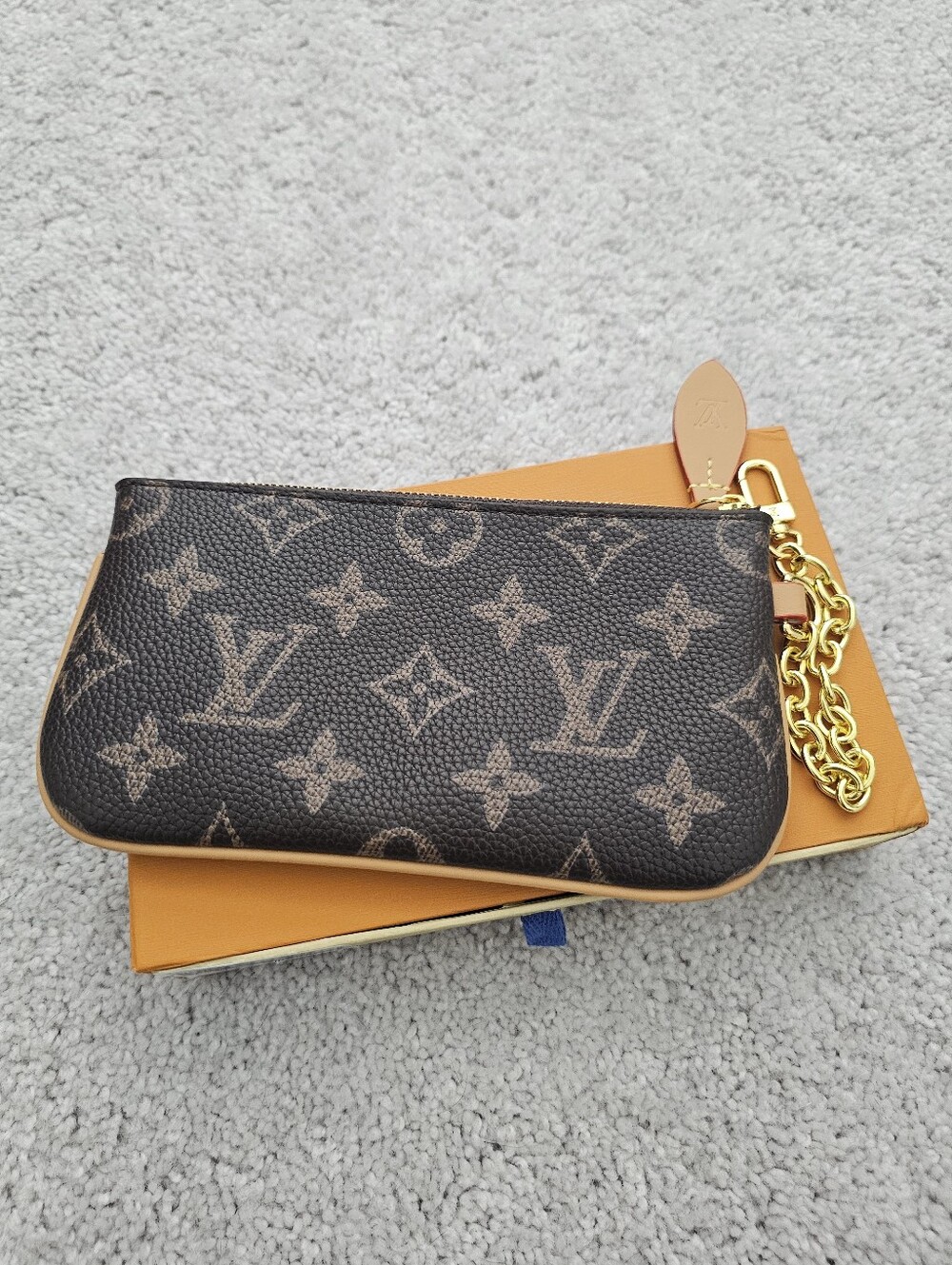 NWOT Brwon Flower Wristlet (Pouch / Clutch) With Chain